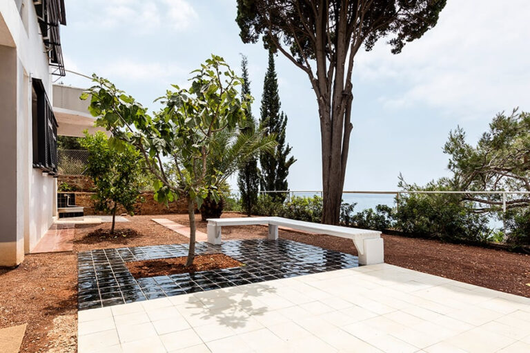 Eileen Gray | E-1027 | Image Courtesy Manuel Bougot 211