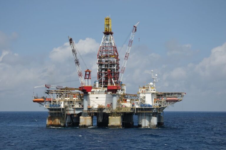 Semi-submersible deep drilling offshore oil rig platform