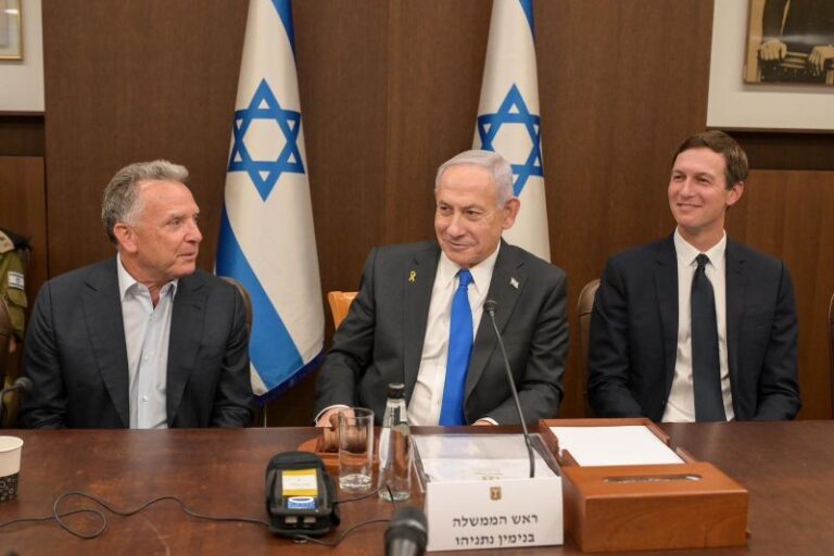 11 Built to Divide Israeli-cabinet-meeting-on-a-Gaza