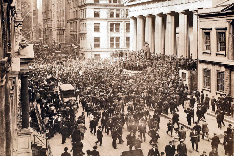 2 Built to Divide Wall-Street-during-the-bank-panic-in-October-1907