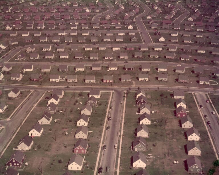 3 Built to Divide housing-development-Levittown-NY-4262074351